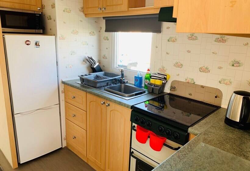 هتل Golden Sands Caravan Hire