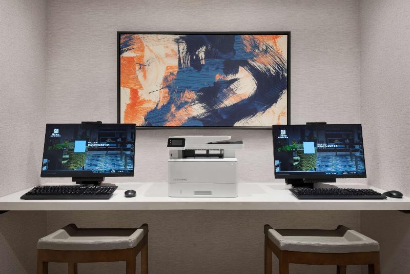 Отель Hilton Garden Inn Milwaukee Brookfield Conference Center, Wi