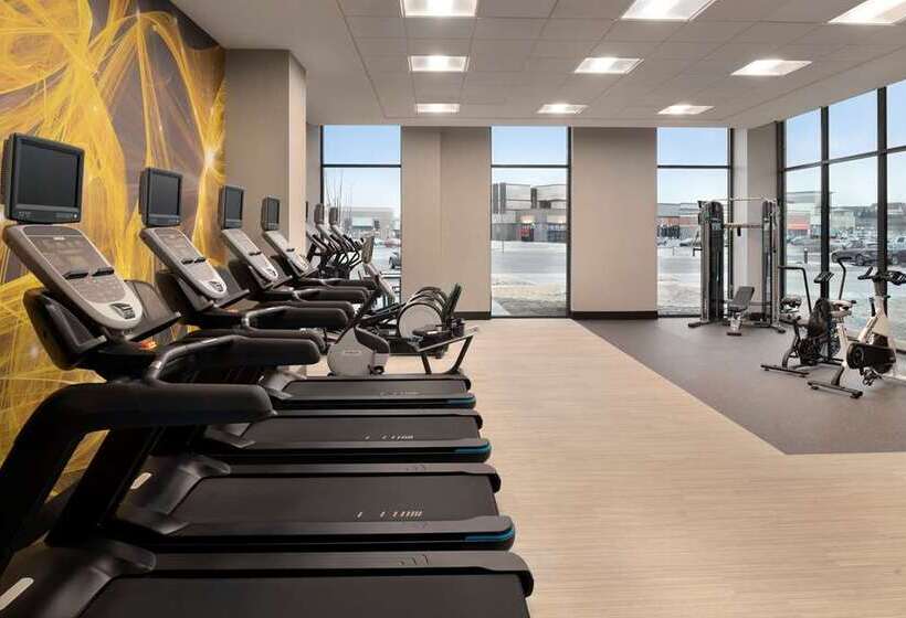 Отель Hilton Garden Inn Milwaukee Brookfield Conference Center, Wi