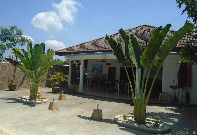 Majatalo Baan Coconut