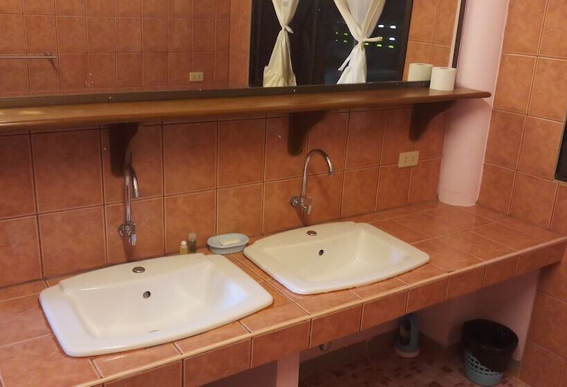 Majatalo Baan Coconut