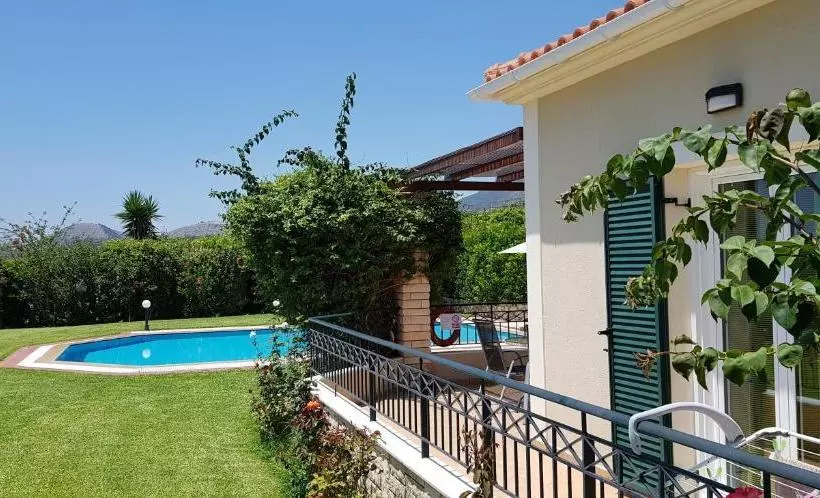 Trapezaki Villas