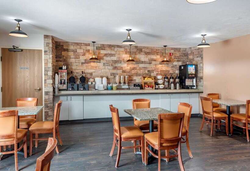 هتل Econo Lodge North Academy