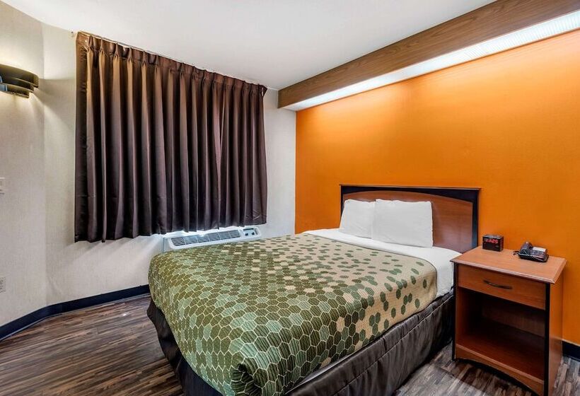 هتل Econo Lodge North Academy