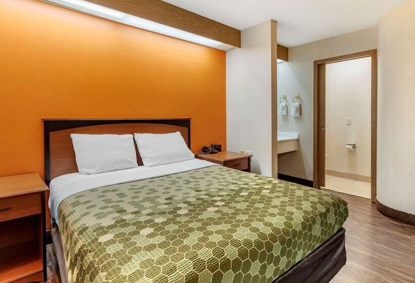 هتل Econo Lodge North Academy