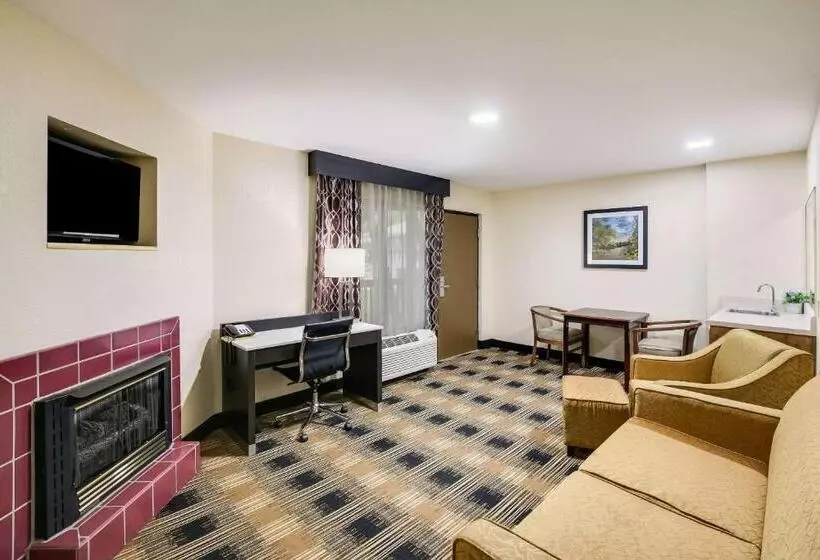 Отель Quality Inn & Suites Mt Chalet