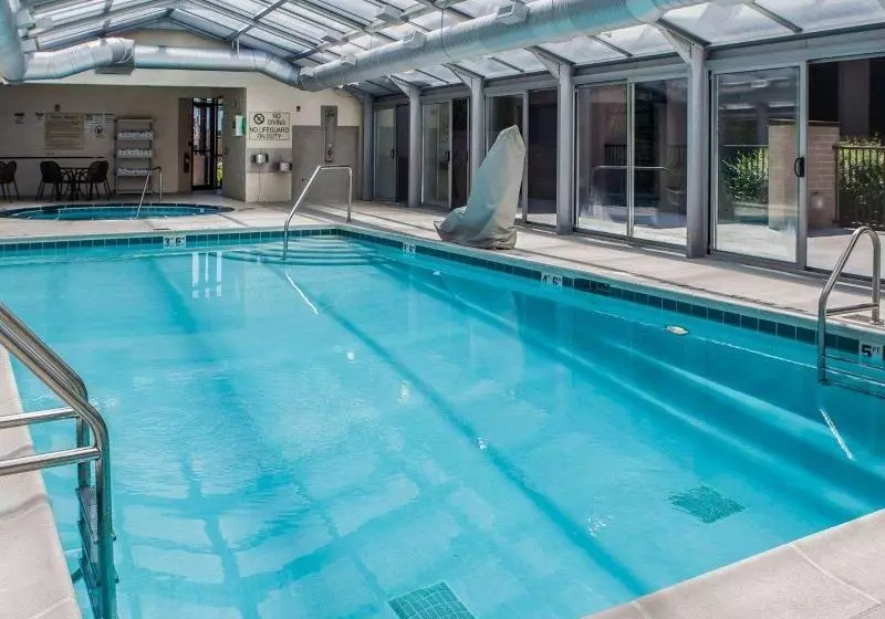 酒店 Quality Inn & Suites