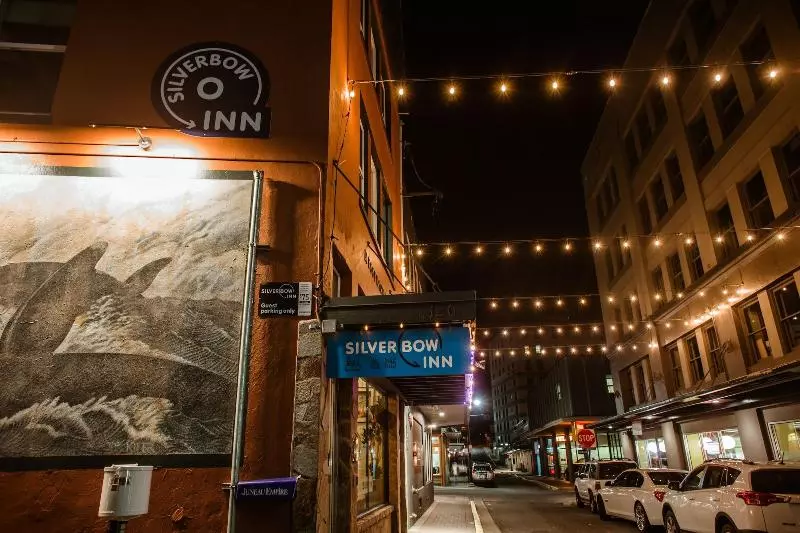 酒店 Silverbow Inn & Suites