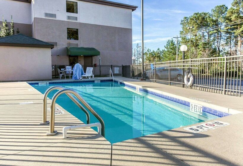 호텔 Sleep Inn Near Ft. Jackson