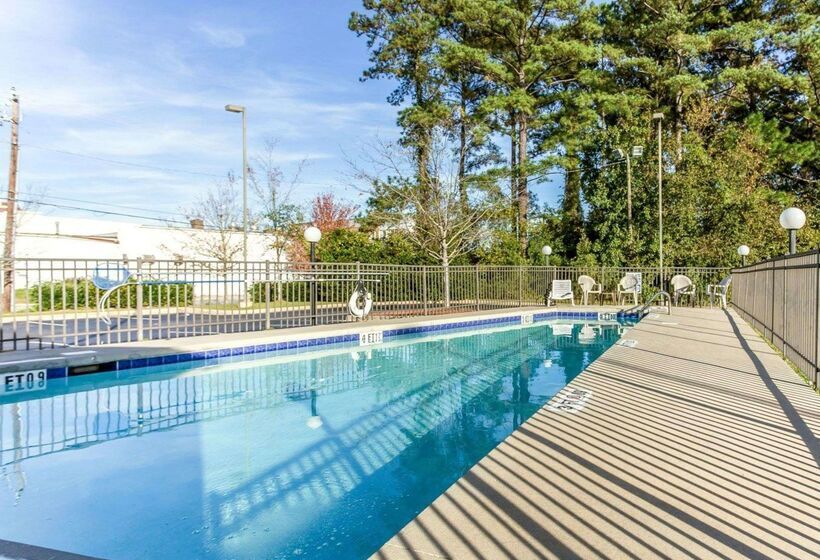 호텔 Sleep Inn Near Ft. Jackson