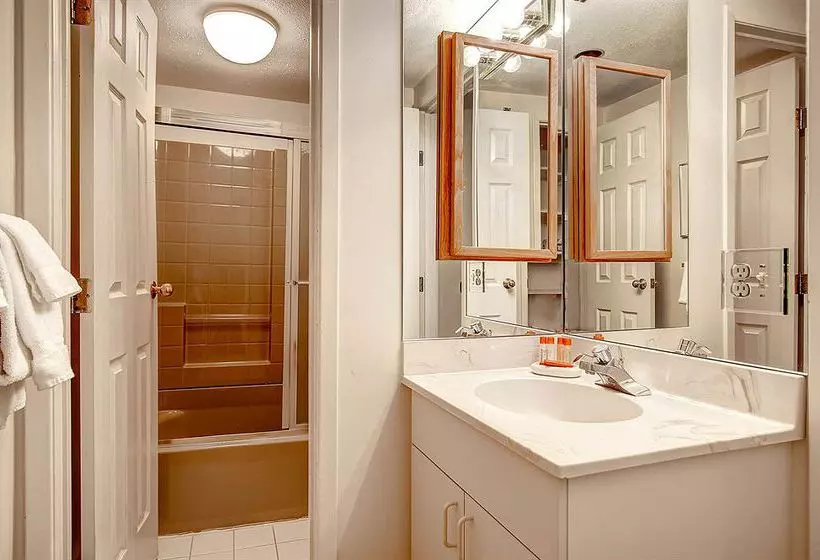 Отель Snowmass Mountain Condominiums