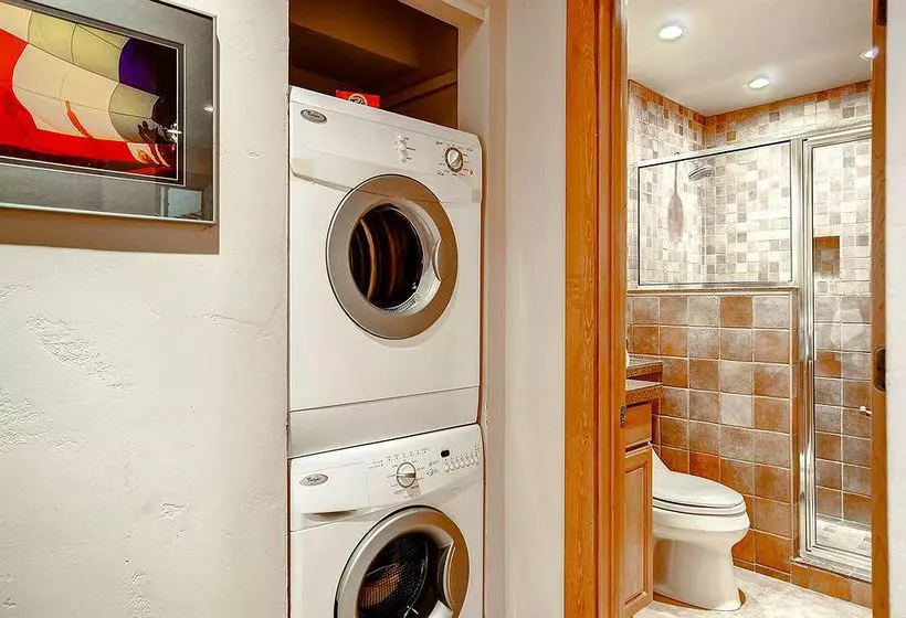 Отель Snowmass Mountain Condominiums