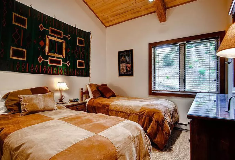 Отель Snowmass Mountain Condominiums