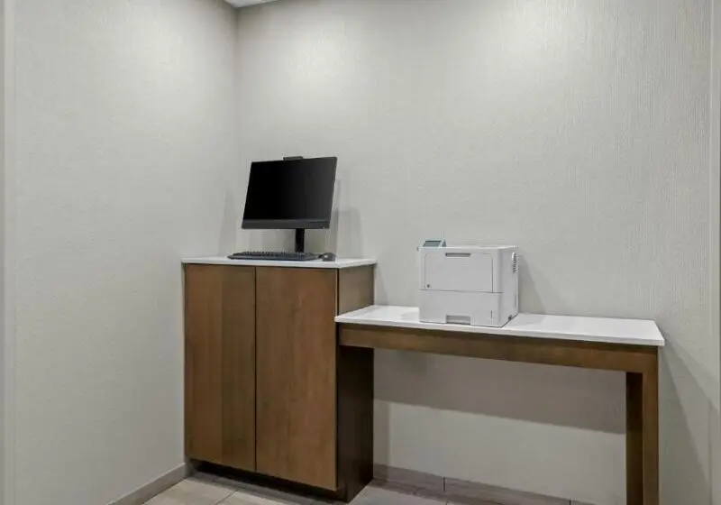 هتل SpringHill Suites by Marriott Pittsburgh Airport