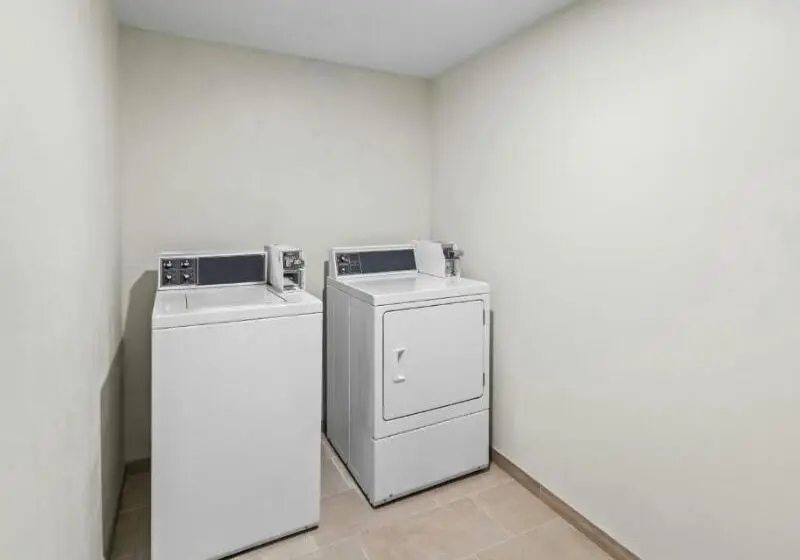 هتل SpringHill Suites by Marriott Pittsburgh Airport