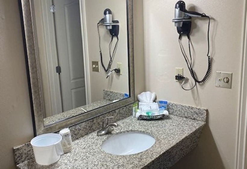 فندق على الطريق Americoast Inn