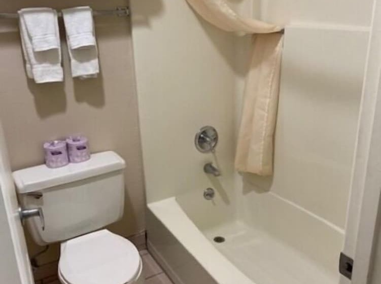 فندق على الطريق Americoast Inn