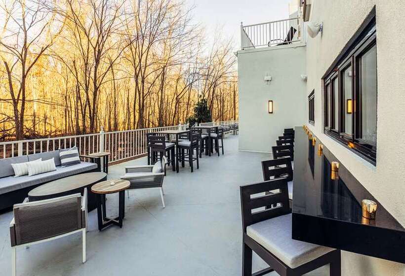 Somerset Hills Hotel, Tapestry Collection By Hilton