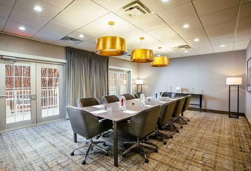 Somerset Hills Hotel, Tapestry Collection By Hilton