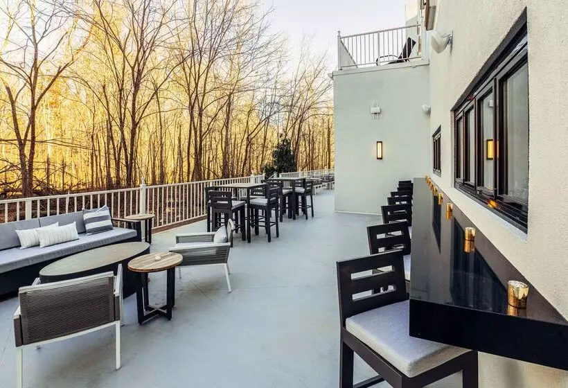 Somerset Hills Hotel, Tapestry Collection By Hilton