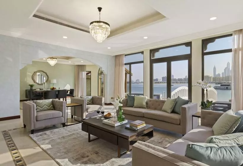 Bespoke Residences Luxury Frond A Villas