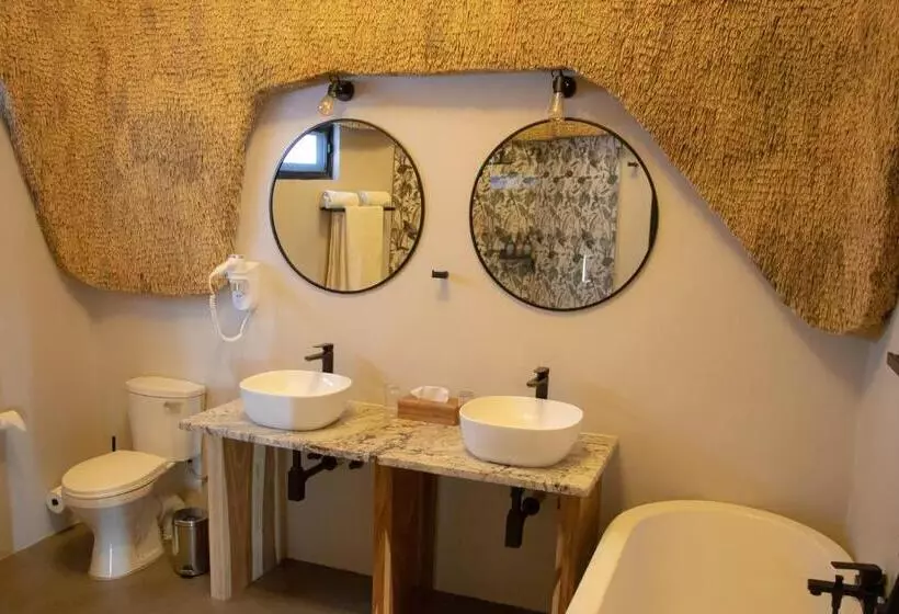 هتل Desert Hills Lodge