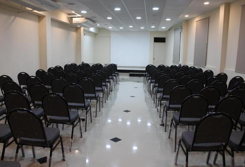 ホテル Sol De Grau Piura