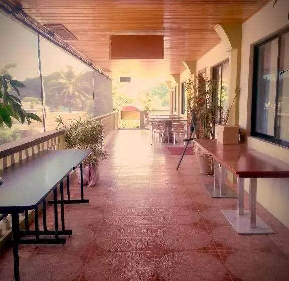 S & C Hotel Suites & Apartment