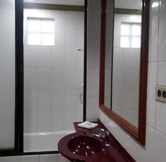 S & C Hotel Suites & Apartment