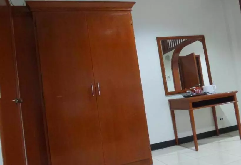 S & C Hotel Suites & Apartment