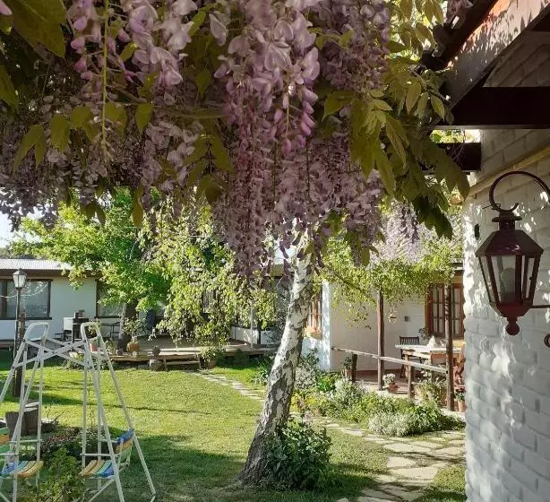 تختخواب و صبحانه Shai Shai Hue