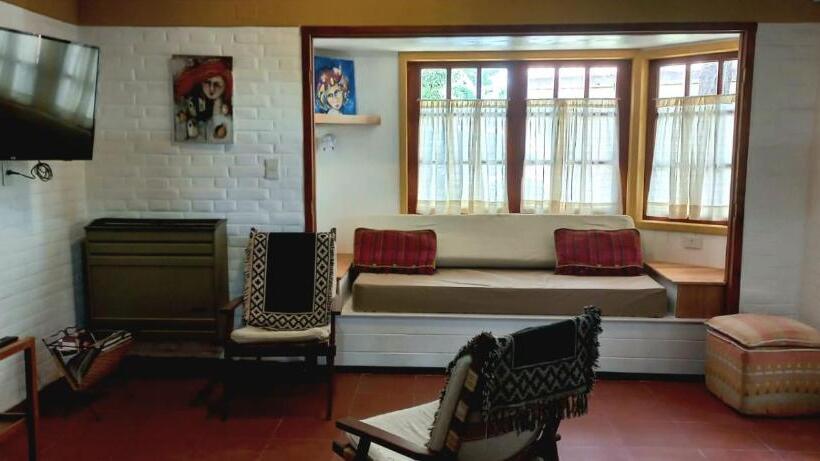 تختخواب و صبحانه Shai Shai Hue