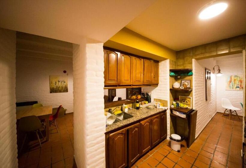 تختخواب و صبحانه Shai Shai Hue