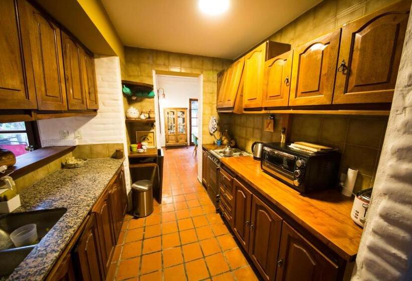 تختخواب و صبحانه Shai Shai Hue