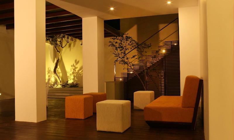 Hotel Cloud 9 Negombo