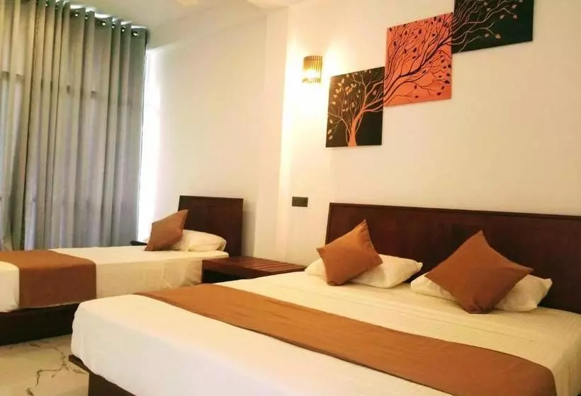 Hotel Queens Mount