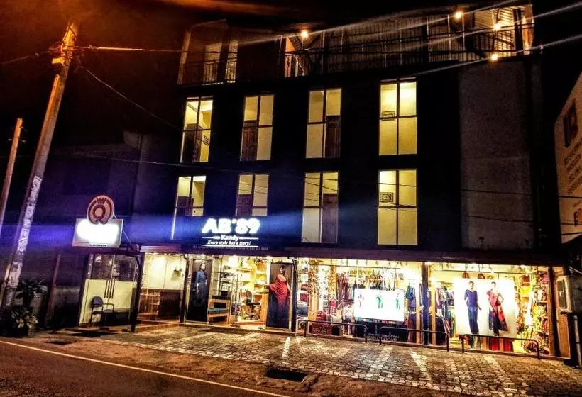 Hotel Queens Mount
