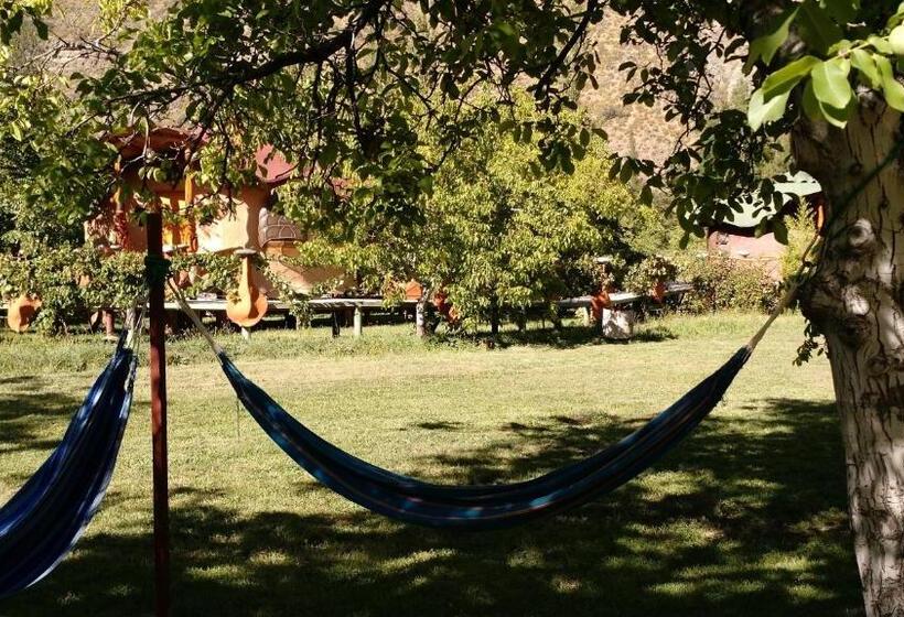 هتل Cascada Lodge Cajon Del Maipo