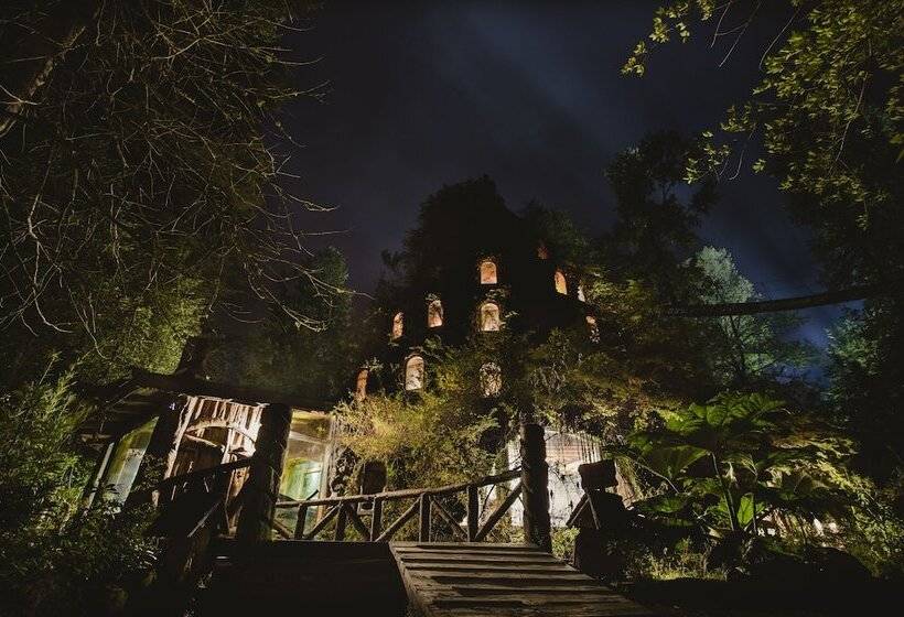 בית מלון כפרי Huilo Huilo Montaña Magica