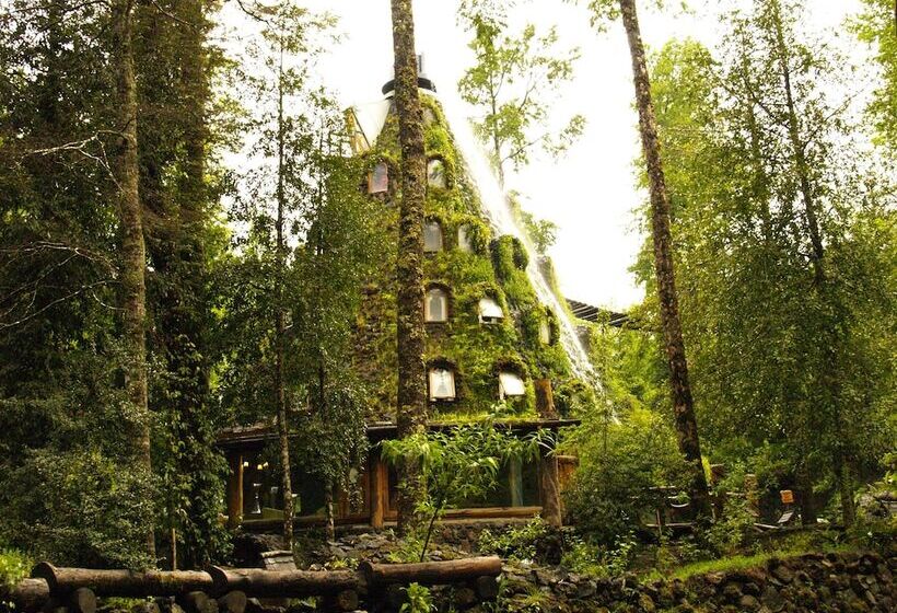 בית מלון כפרי Huilo Huilo Montaña Magica