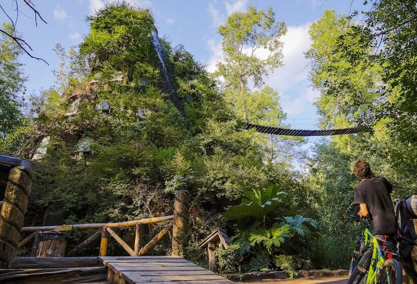 בית מלון כפרי Huilo Huilo Montaña Magica