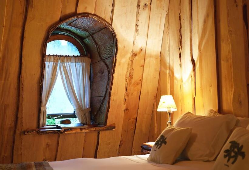 בית מלון כפרי Huilo Huilo Montaña Magica