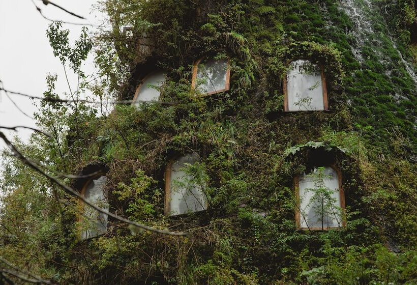 בית מלון כפרי Huilo Huilo Montaña Magica