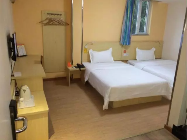 Hotelli 7days Inn Guangzhou Panyu Shiqiao Underground