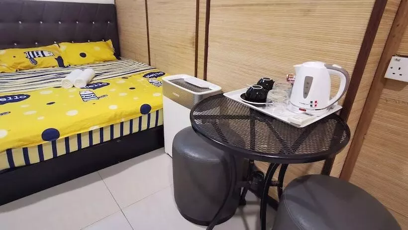 هتل Moustachz Hauze