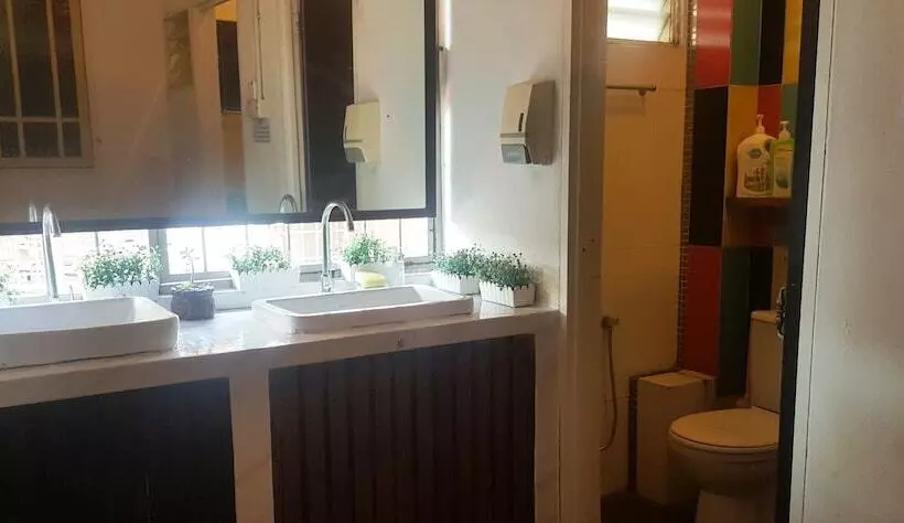 هتل Moustachz Hauze