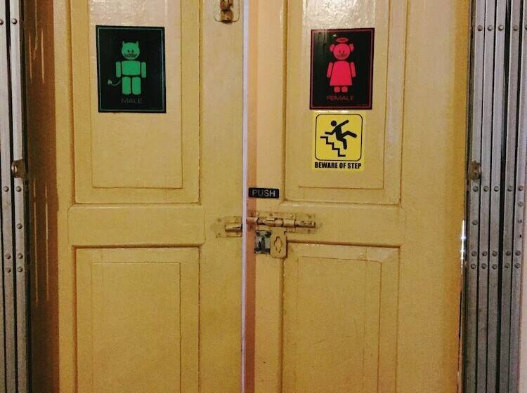 Hotel Moustachz Hauze