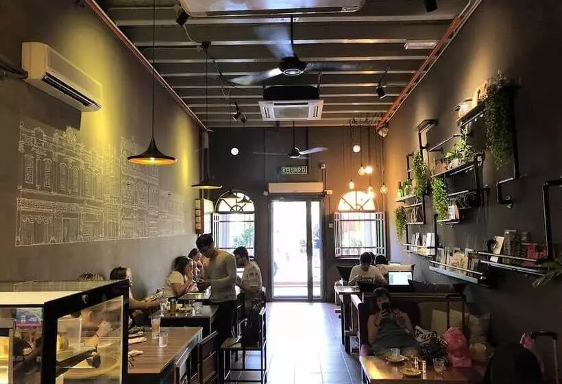 هتل Moustachz Hauze