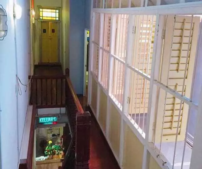 هتل Moustachz Hauze