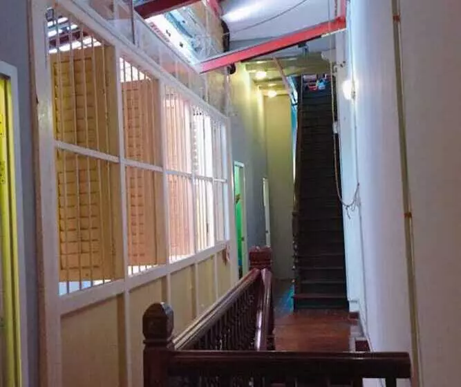 هتل Moustachz Hauze